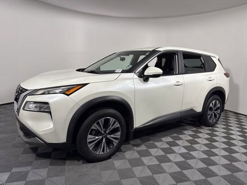 Used 2023 Nissan Rogue SV image 2