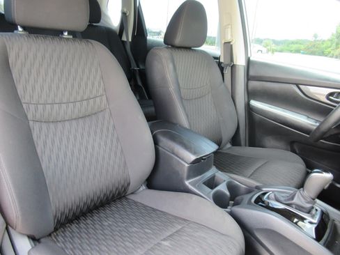 Used 2020 Nissan Rogue S FWD image 9