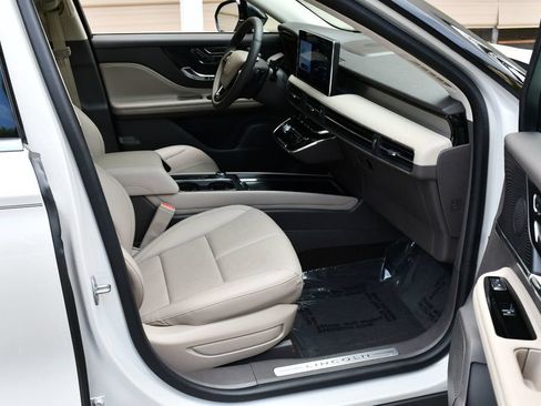 Used 2023 Lincoln Corsair FWD w/ Equipment Group 101A image 47