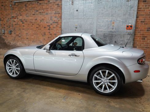 Used 2007 MAZDA MX-5 Miata Grand Touring w/ Premium Pkg RWD image 11