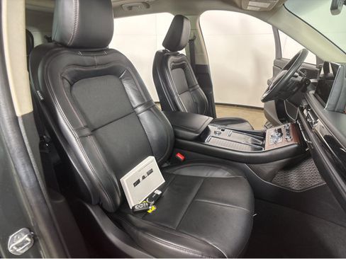 Used 2023 Lincoln Aviator Reserve w/ Equipment Group 201A image 6
