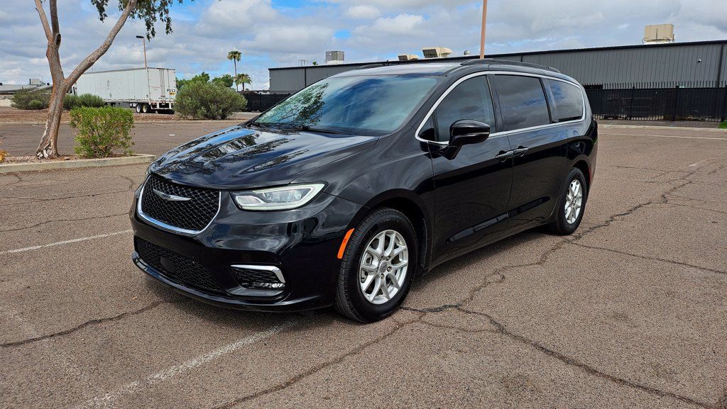 Used 2022 Chrysler Pacifica Touring-L FWD image 4