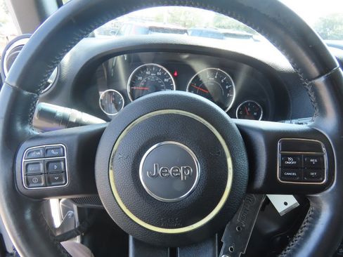Used 2013 Jeep Wrangler Unlimited Sahara w/ Connectivity Group AWD/4WD image 24