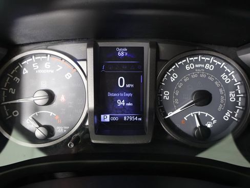 Used 2018 Toyota Tacoma TRD Off-Road AWD/4WD image 37