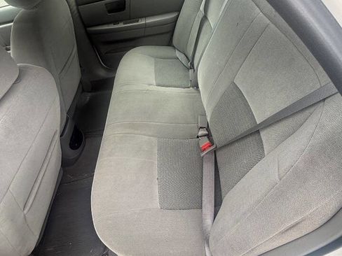 Used 2006 Ford Taurus SE FWD image 8