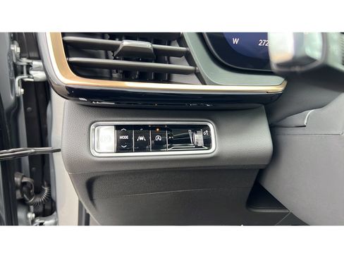 Certified 2025 Buick Envision Avenir AWD/4WD image 23