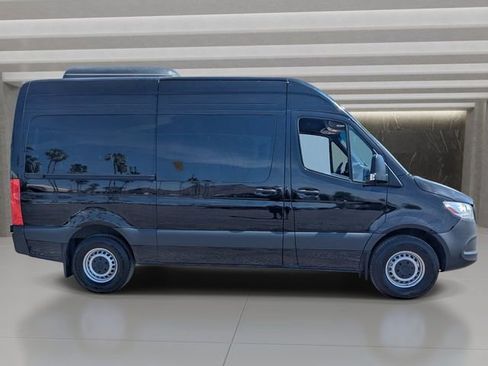 Used 2024 Mercedes-Benz Sprinter 2500 image 7