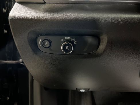 Used 2023 Chevrolet Traverse LT image 23