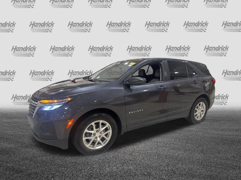 Used 2022 Chevrolet Equinox LS w/ LS Convenience Package FWD image 2