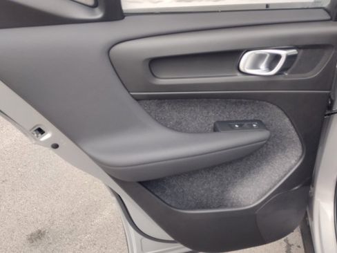 New 2025 Volvo XC40 B5 Ultra w/ Climate Package image 17