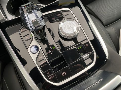 New 2026 BMW ALPINA XB7 AWD/4WD image 19