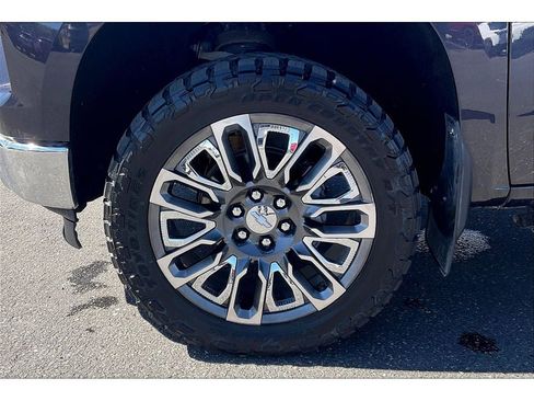 Used 2022 Chevrolet Silverado 1500 LTZ w/ LTZ Premium Package image 9