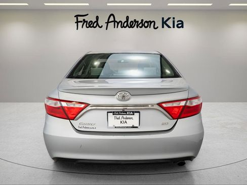 Used 2016 Toyota Camry SE image 5