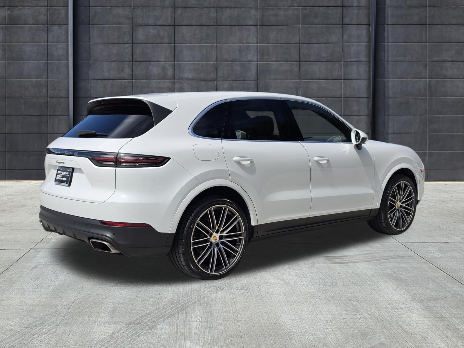 Used 2023 Porsche Cayenne AWD/4WD image 8