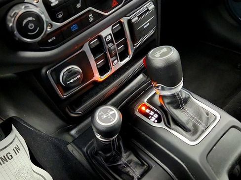 Used 2025 Jeep Wrangler Unlimited Sahara w/ Safety Group image 16