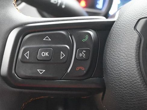 Used 2024 Jeep Gladiator Sport AWD/4WD image 9