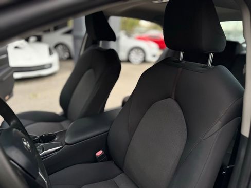 Used 2018 Toyota Camry LE image 25