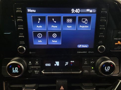 Used 2021 Toyota Highlander LE FWD image 25