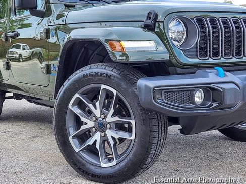 Used 2024 Jeep Wrangler Unlimited w/ Convenience Group AWD/4WD image 4