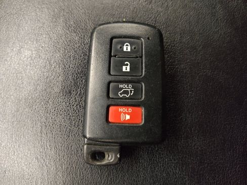 Used 2013 Toyota RAV4 Limited AWD/4WD image 32