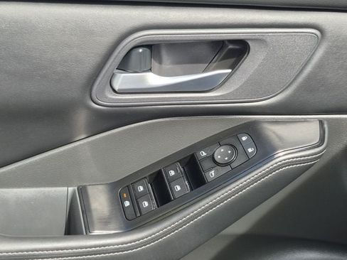 Certified 2025 Nissan Rogue SV AWD/4WD image 8