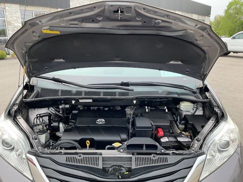 Used 2011 Toyota Sienna LE FWD image 47