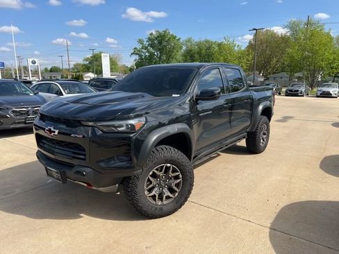 Used 2025 Chevrolet Colorado ZR2 image 3