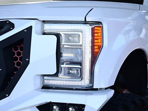 Used 2018 Ford F250 Lariat w/ Lariat Ultimate Package image 4