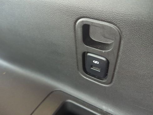 Used 2022 Chevrolet Traverse LT FWD image 17