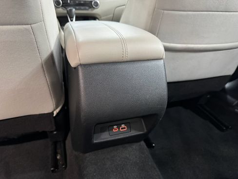 Used 2024 Nissan Altima 2.5 SV FWD image 25