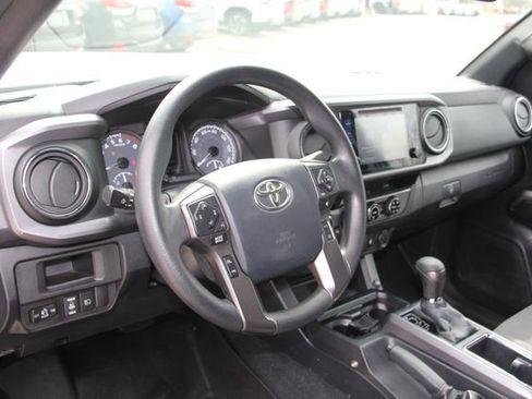 Used 2018 Toyota Tacoma TRD Off-Road w/ Technology Package image 21