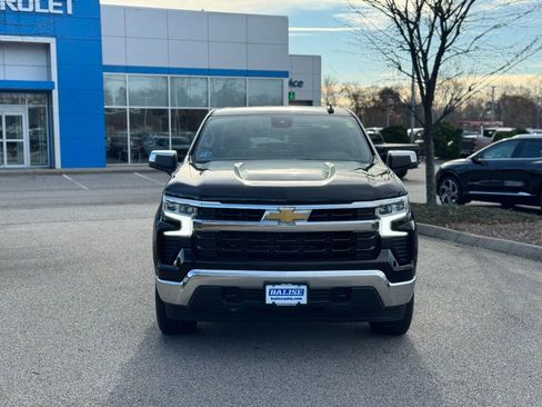 Used 2022 Chevrolet Silverado 1500 LT image 2