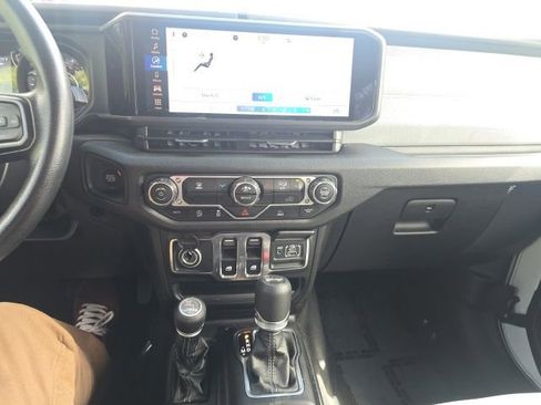 Certified 2025 Jeep Wrangler Sport AWD/4WD image 23