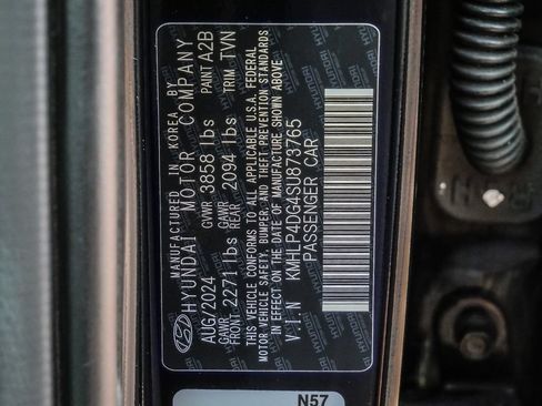 Used 2025 Hyundai Elantra Limited FWD image 40