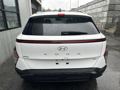 Certified 2025 Hyundai Kona SEL AWD/4WD image 5