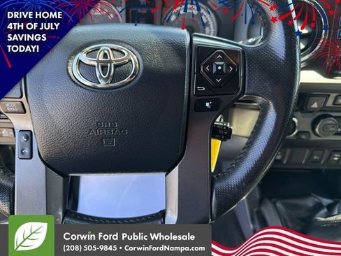 Used 2017 Toyota Tacoma TRD Off-Road w/ Premium & Technology Package AWD/4WD image 17