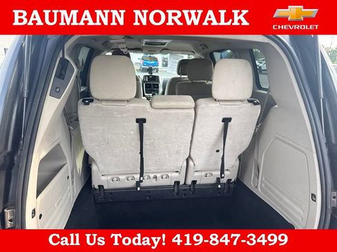 Used 2011 Dodge Grand Caravan Crew w/ Entertainment Group 1 FWD image 26