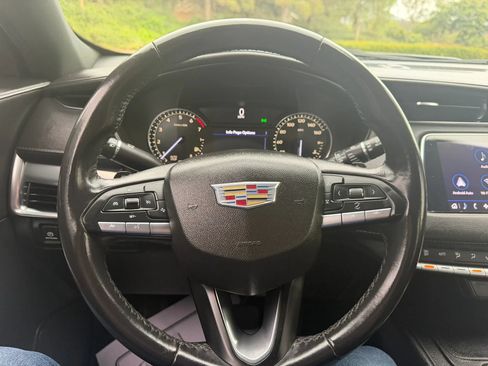 Used 2020 Cadillac XT4 Premium Luxury FWD image 25