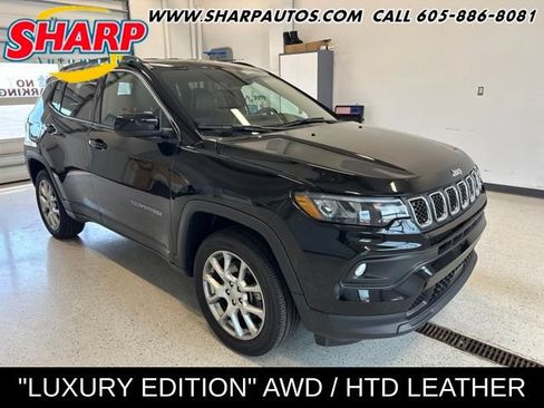 Used 2023 Jeep Compass Latitude AWD/4WD image 1