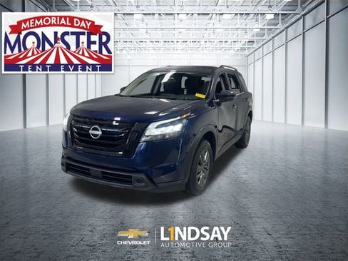 Used 2025 Nissan Pathfinder SV AWD/4WD image 1