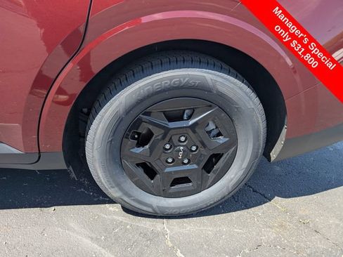 Used 2025 Kia Carnival FWD image 20