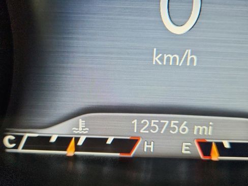 Used 2019 Jeep Cherokee Trailhawk AWD/4WD image 29