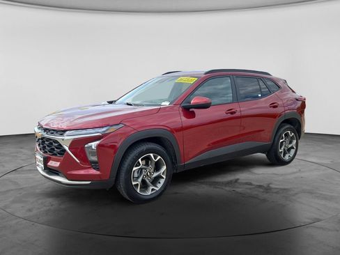 Used 2025 Chevrolet Trax LT FWD image 5