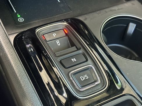Used 2025 Honda Pilot TrailSport image 17