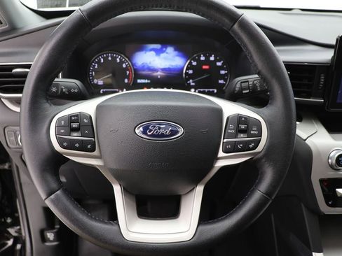 Used 2023 Ford Explorer XLT w/ Equipment Group 202A AWD/4WD image 17