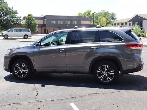 Used 2018 Toyota Highlander Plus AWD/4WD image 8