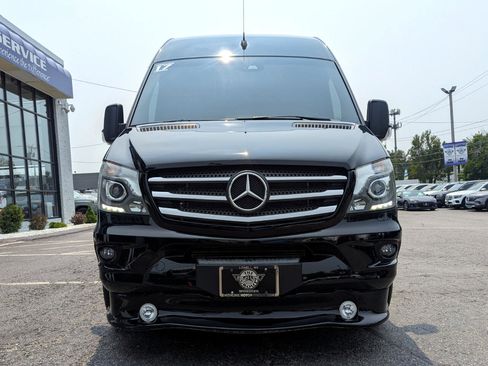 Used 2017 Mercedes-Benz Sprinter 2500 image 3