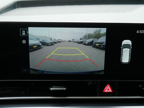 Used 2025 Kia Carnival FWD image 27