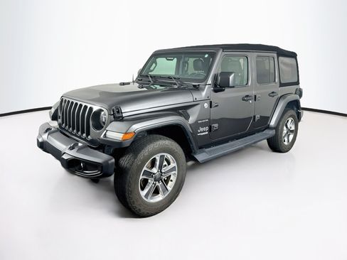 Used 2018 Jeep Wrangler Unlimited Sahara w/ Cold Weather Group AWD/4WD image 3
