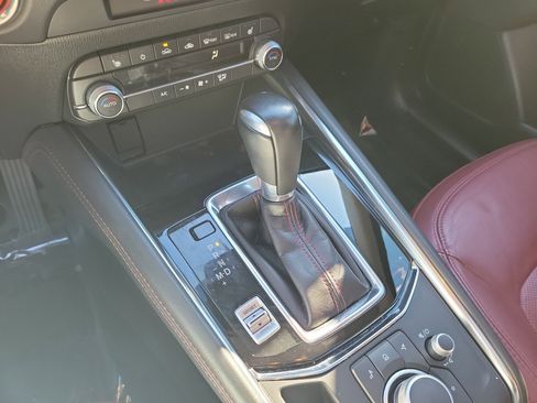 Certified 2022 MAZDA CX-5 Carbon Edition image 17